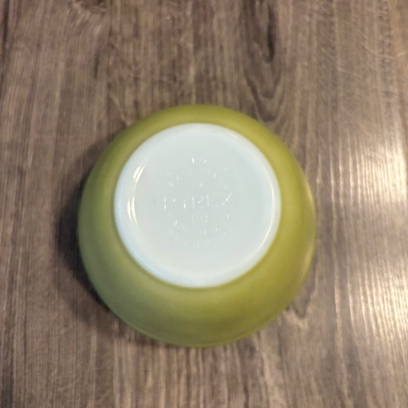 Vintage Pyrex Verde Avocado Olive Green Nesting Mixing Bowl #401 1.5 Pt - Picture 3 of 7